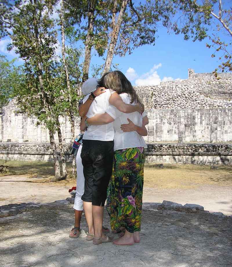 Yucatan-ceremony-hug-rev