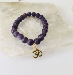 gold-om-charoite
